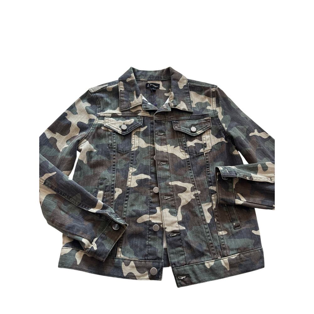 Art class M camo denim jacket euc styled exactly like a jean jacket except camo